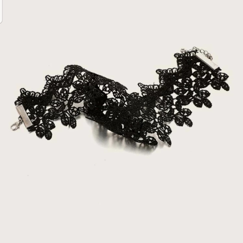 *Harmony* Lace Choker - Picture 5 of 5